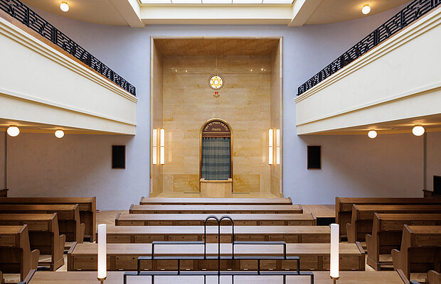 Wiederhergestellter Innenraum der Synagoge Reichenbachstraße, 2025, Foto: Thomas Dashuber/synagoge-reichenbach.de