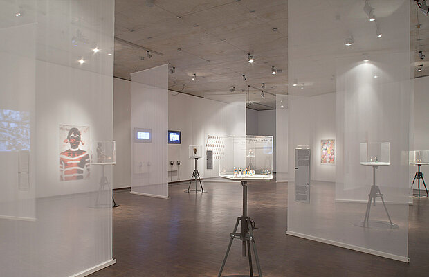 Installation View „typical! Clichés of Jews and Others“ © Franz Kimmel
