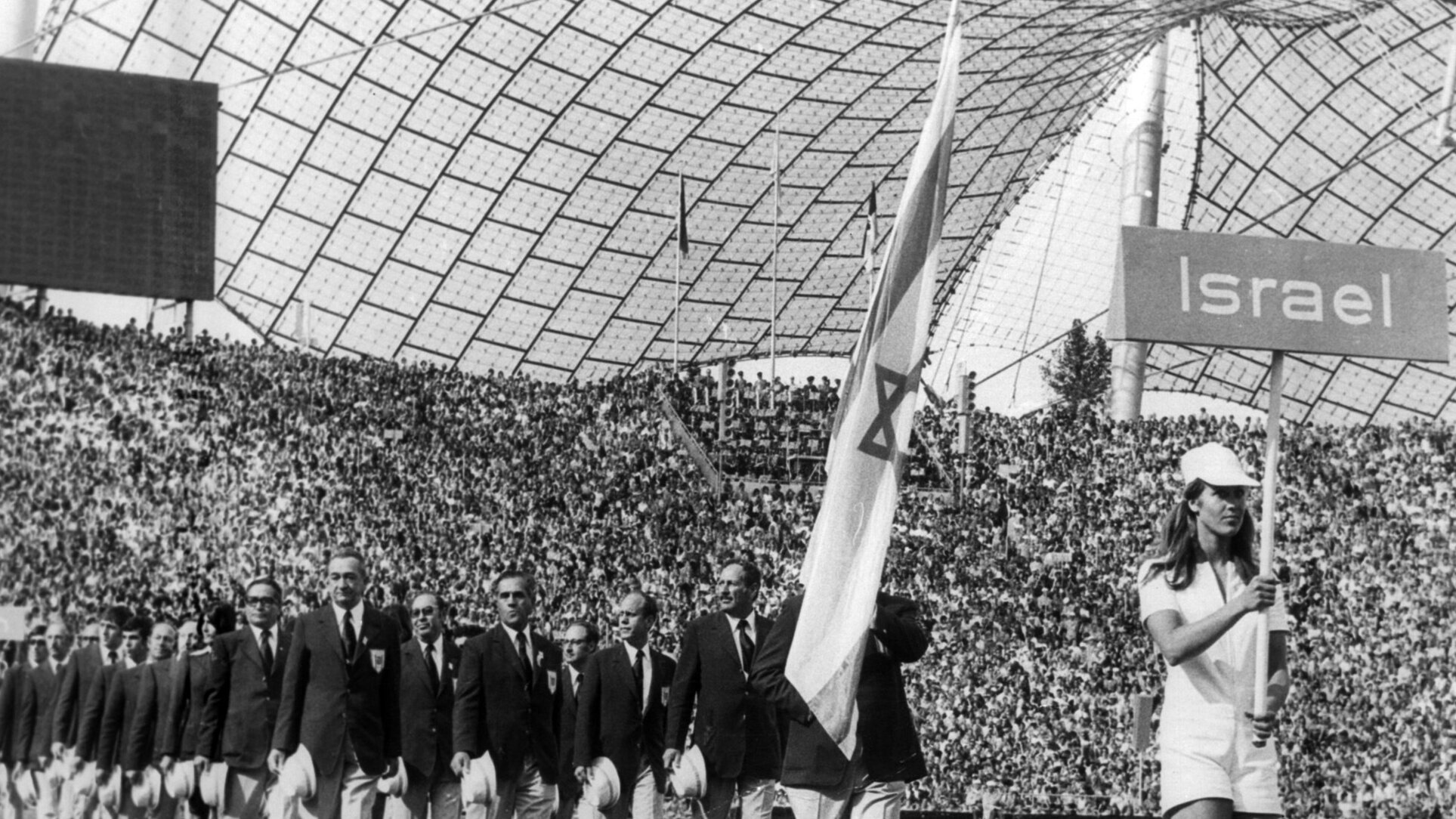 Israelische Sportler Einzug Olympiastadion ©picturealliance AP
